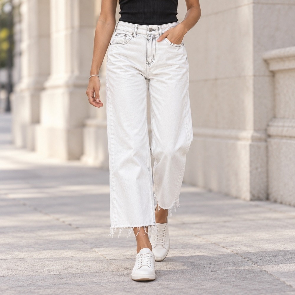 White Wide Leg Crop Jeans Size 4/27 Excellent Raw Hem Clean Girl 90s Minimalist